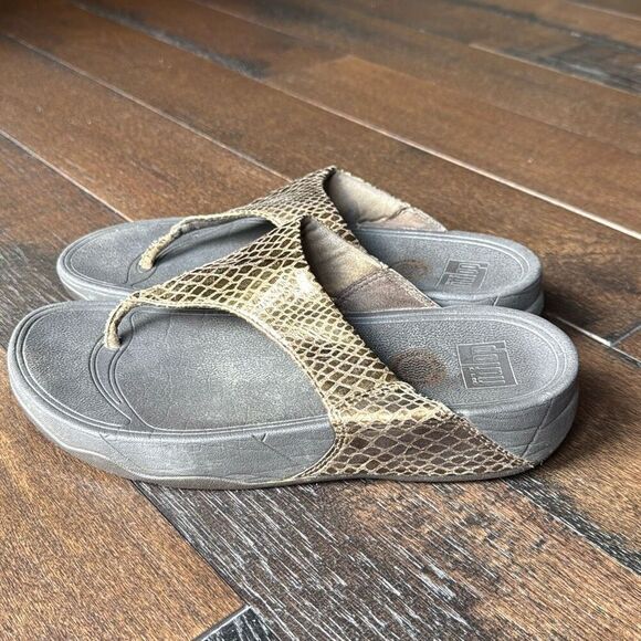 FitFlops womens brown snakeskin print flip flops size 10 comfort shoe summer wal - Picture 1 of 6